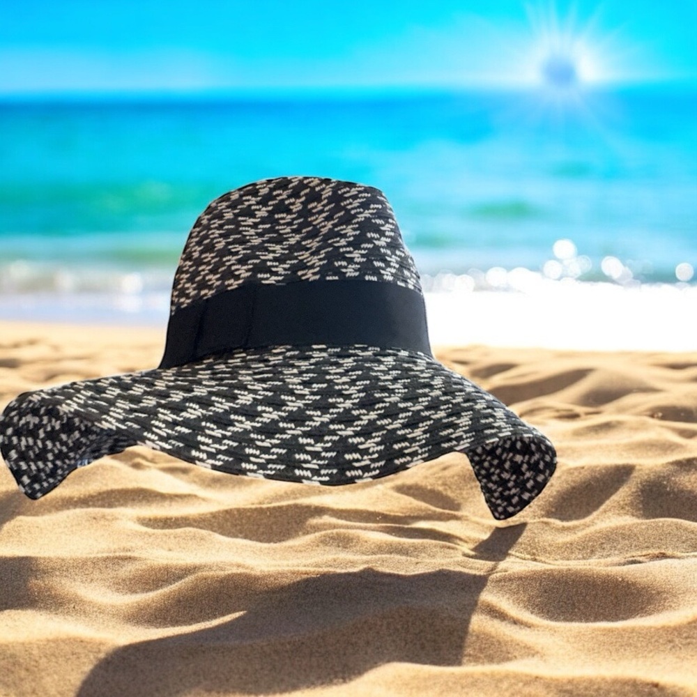 NWOT Black and White Patterned Sun Hat